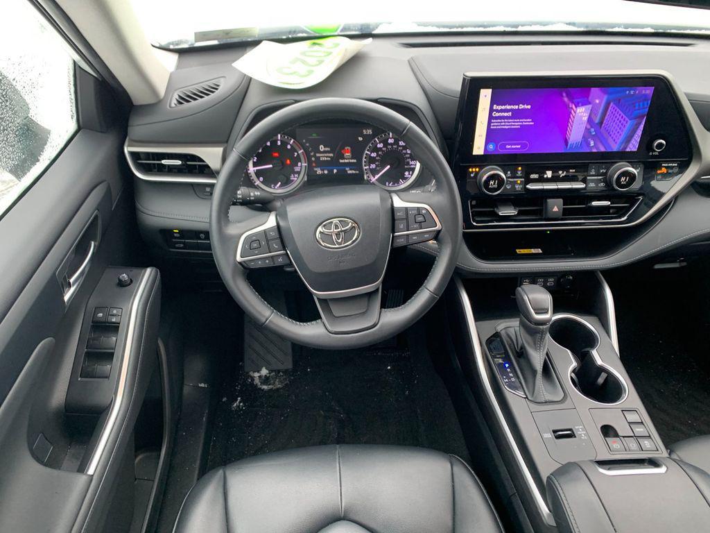 used 2023 Toyota Highlander car, priced at $32,906