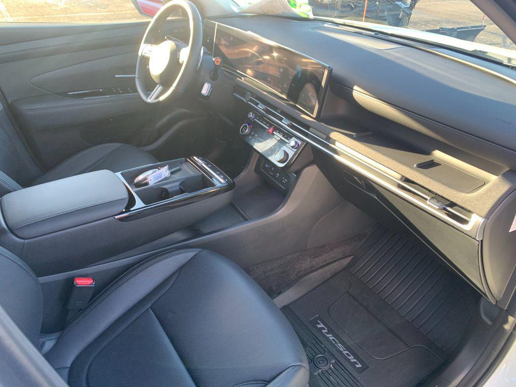 used 2025 Hyundai TUCSON Hybrid car, priced at $33,840