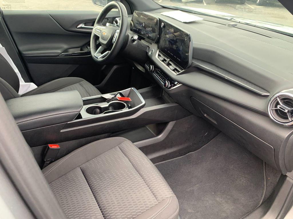 used 2025 Chevrolet Equinox car, priced at $25,249