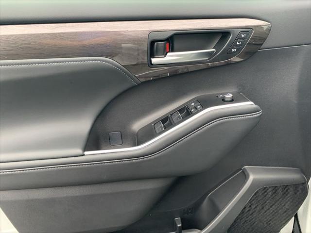 new 2025 Toyota Highlander Hybrid car, priced at $56,948