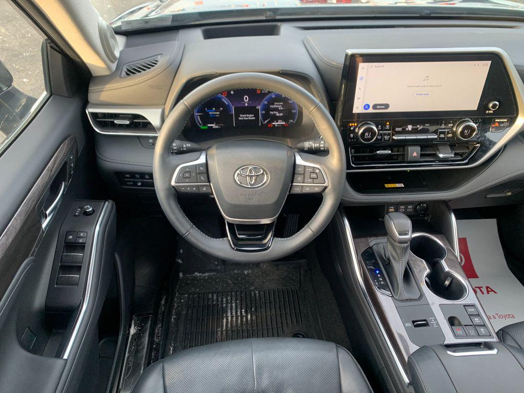 used 2023 Toyota Highlander Hybrid car, priced at $46,991