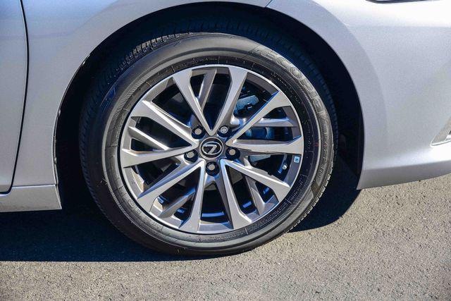 new 2025 Lexus ES 350 car, priced at $45,169