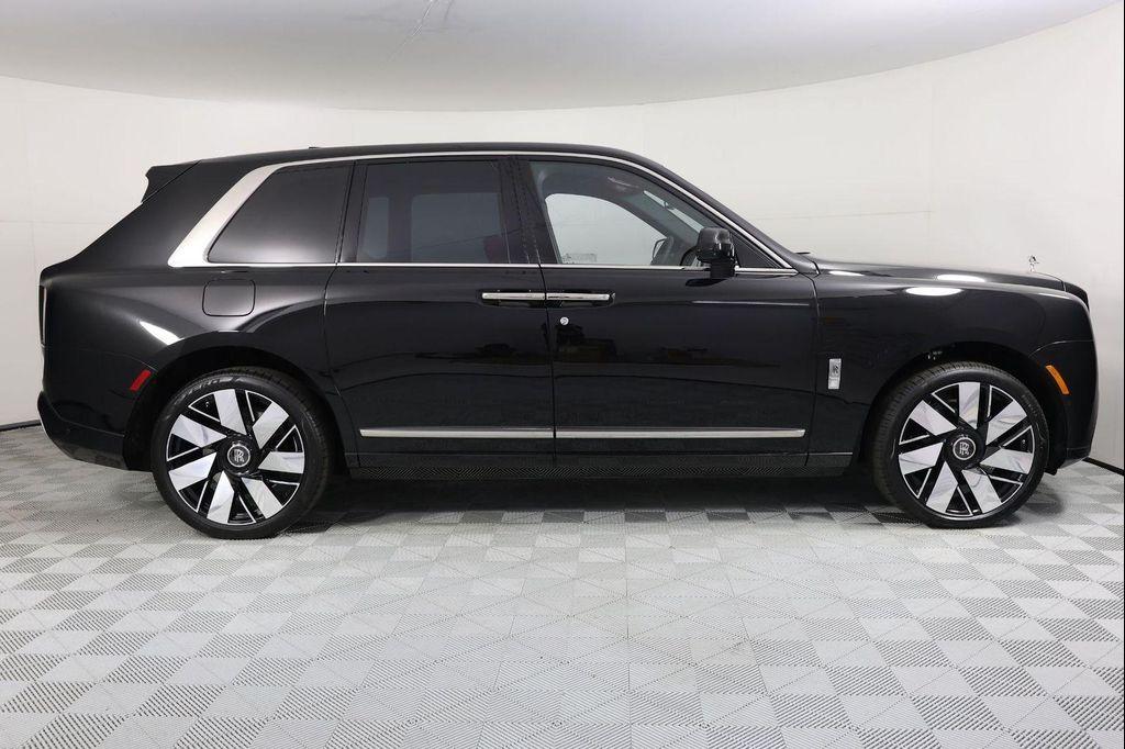 new 2026 Rolls-Royce Cullinan car, priced at $511,850