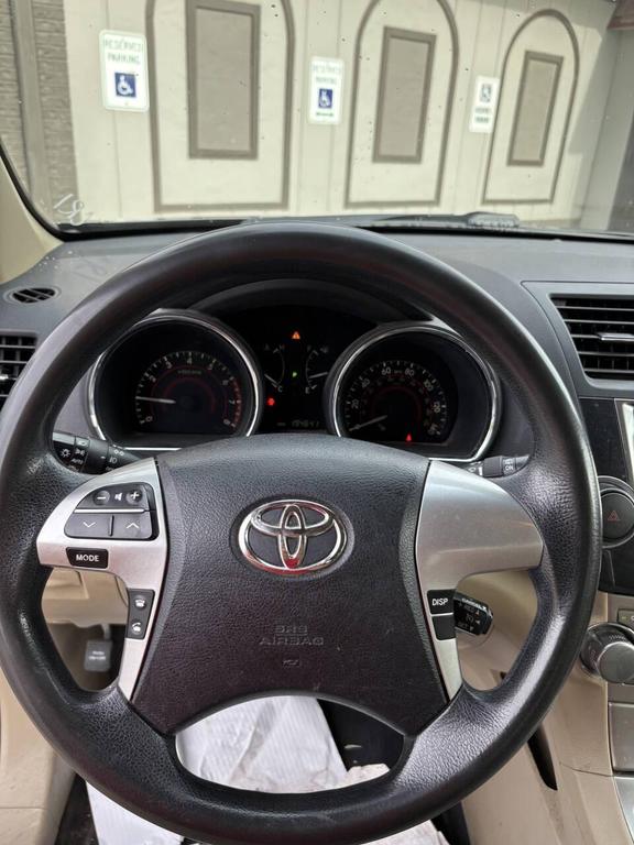 used 2013 Toyota Highlander car, priced at $9,999