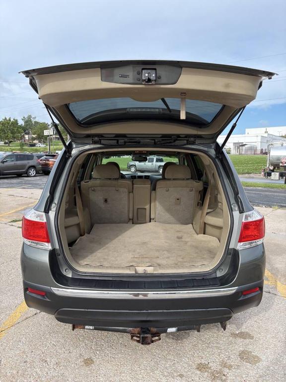used 2013 Toyota Highlander car, priced at $9,999