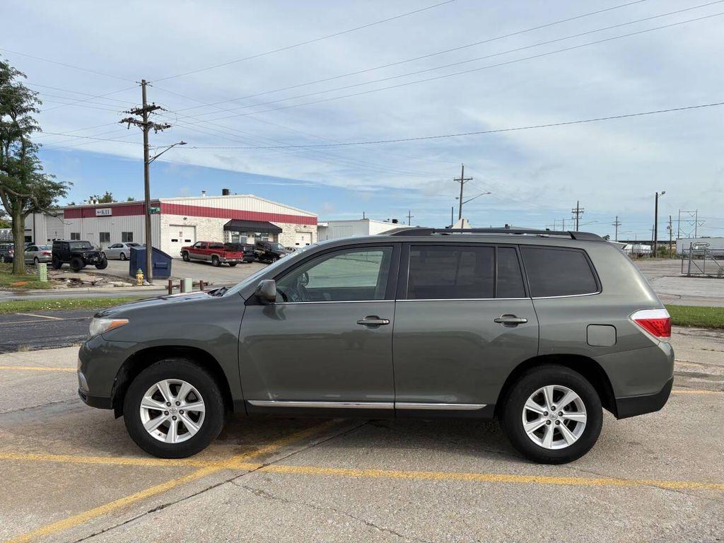 used 2013 Toyota Highlander car, priced at $9,999