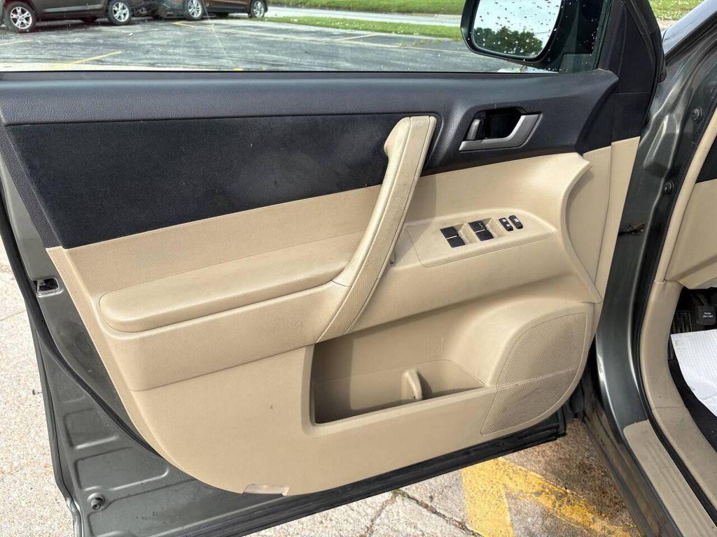 used 2013 Toyota Highlander car, priced at $9,999