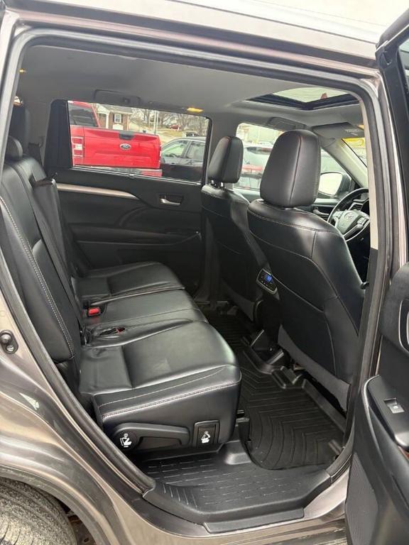 used 2015 Toyota Highlander car, priced at $13,887