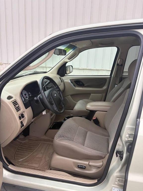 used 2004 Ford Escape car, priced at $4,922