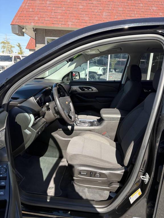 used 2021 Chevrolet Traverse car, priced at $18,811