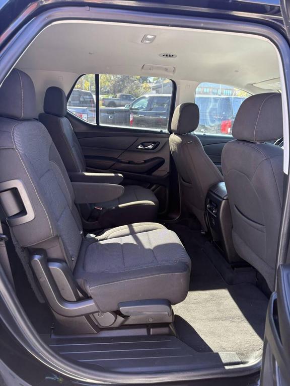 used 2021 Chevrolet Traverse car, priced at $18,811