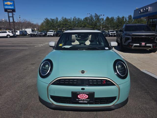 used 2025 MINI Hardtop car, priced at $31,900