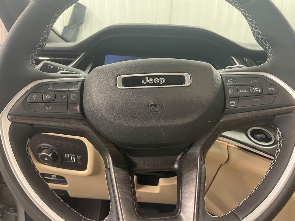 used 2024 Jeep Grand Cherokee car, priced at $39,900