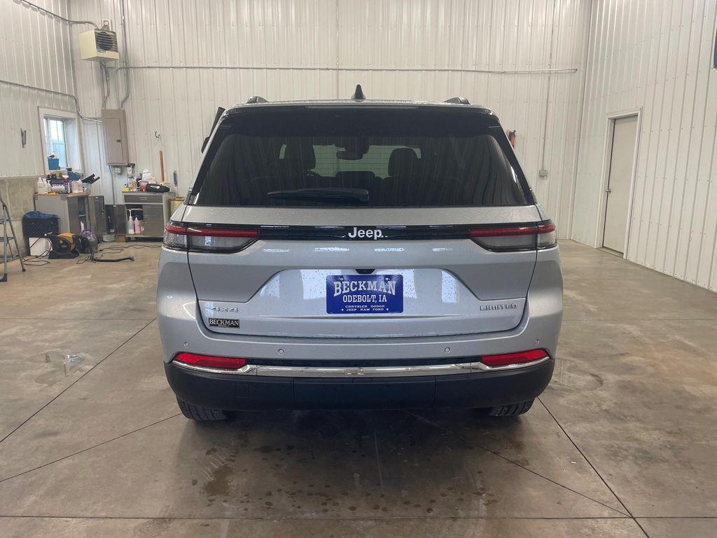 used 2024 Jeep Grand Cherokee car, priced at $39,900