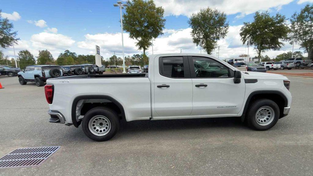 new 2025 GMC Sierra 1500 car, priced at $50,680