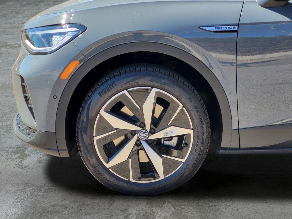 new 2025 Volkswagen ID.4 car, priced at $50,424