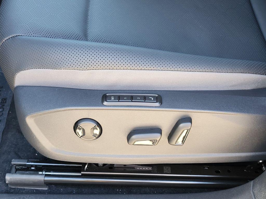new 2025 Volkswagen ID.4 car, priced at $50,424