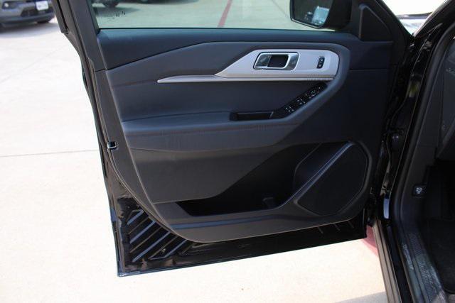 new 2025 Ford Explorer car, priced at $34,398