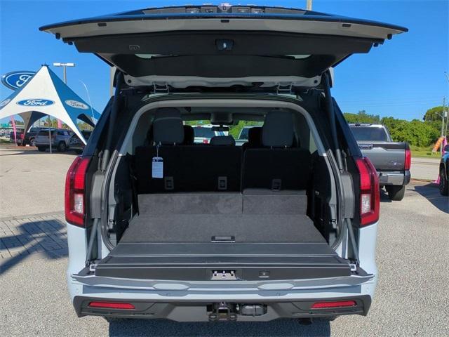 new 2025 Ford Expedition car, priced at $64,995