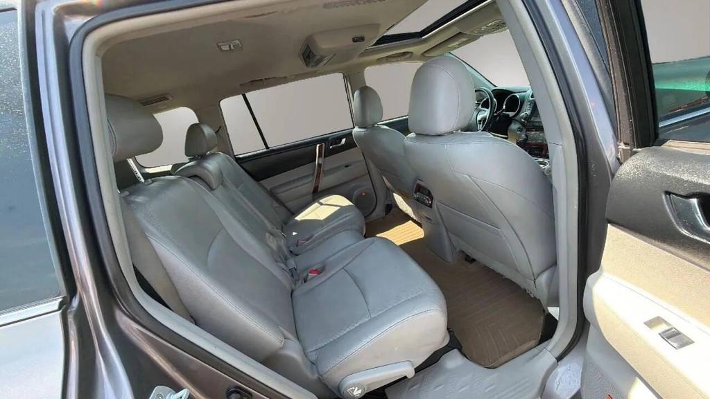 used 2012 Toyota Highlander Hybrid car, priced at $12,490