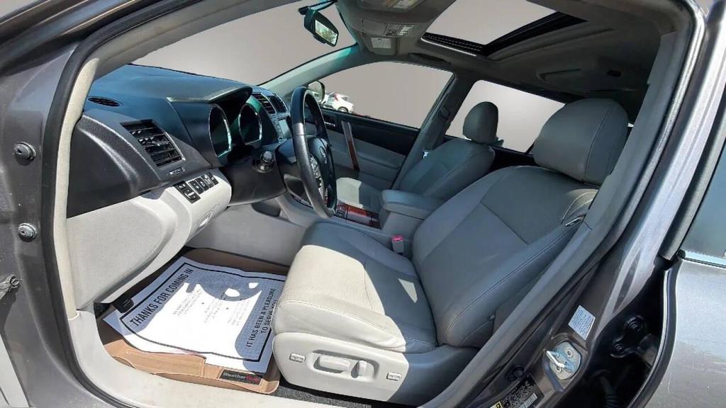 used 2012 Toyota Highlander Hybrid car, priced at $12,490