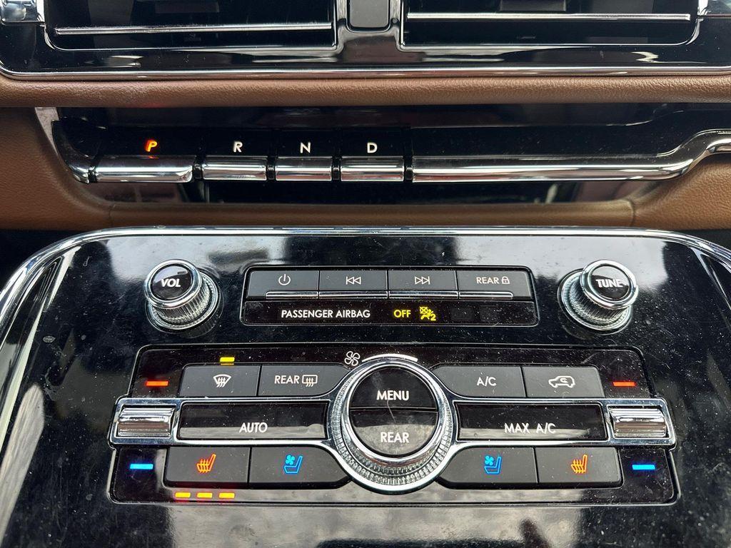 used 2024 Lincoln Navigator car, priced at $70,000