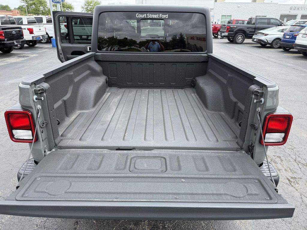 used 2022 Jeep Gladiator car, priced at $28,590