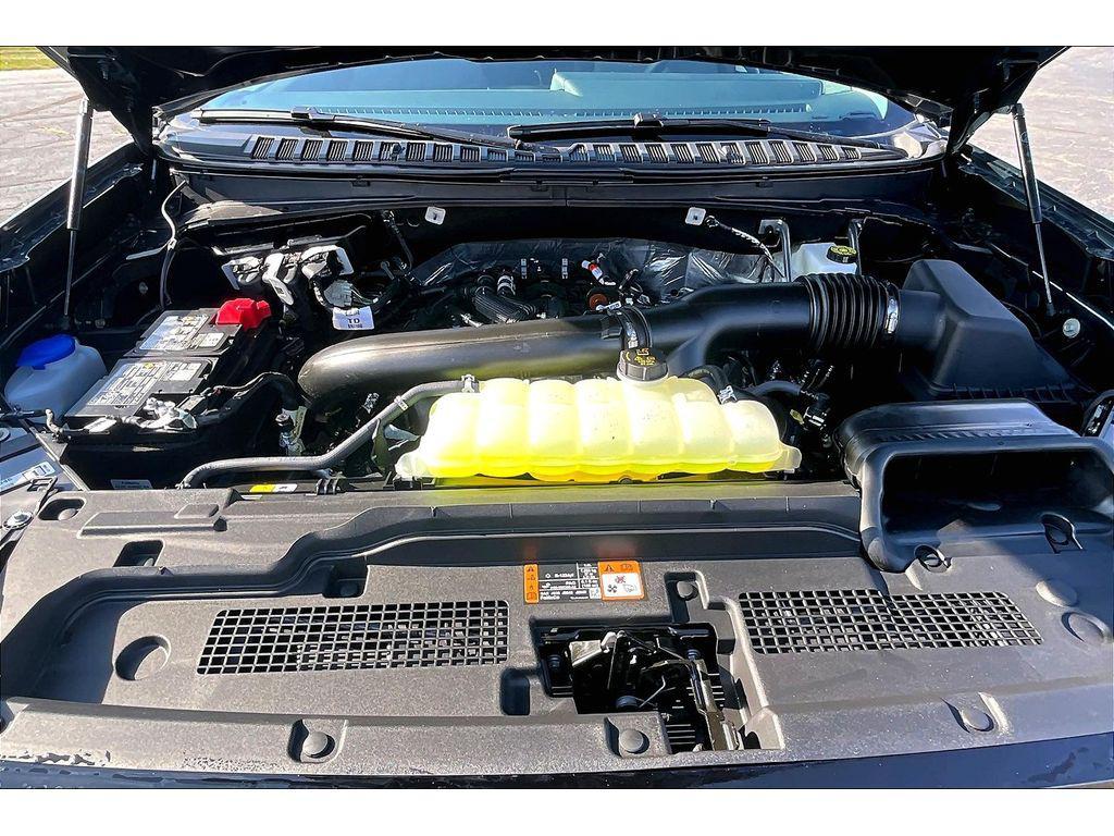 new 2025 Ford Expedition car, priced at $68,912