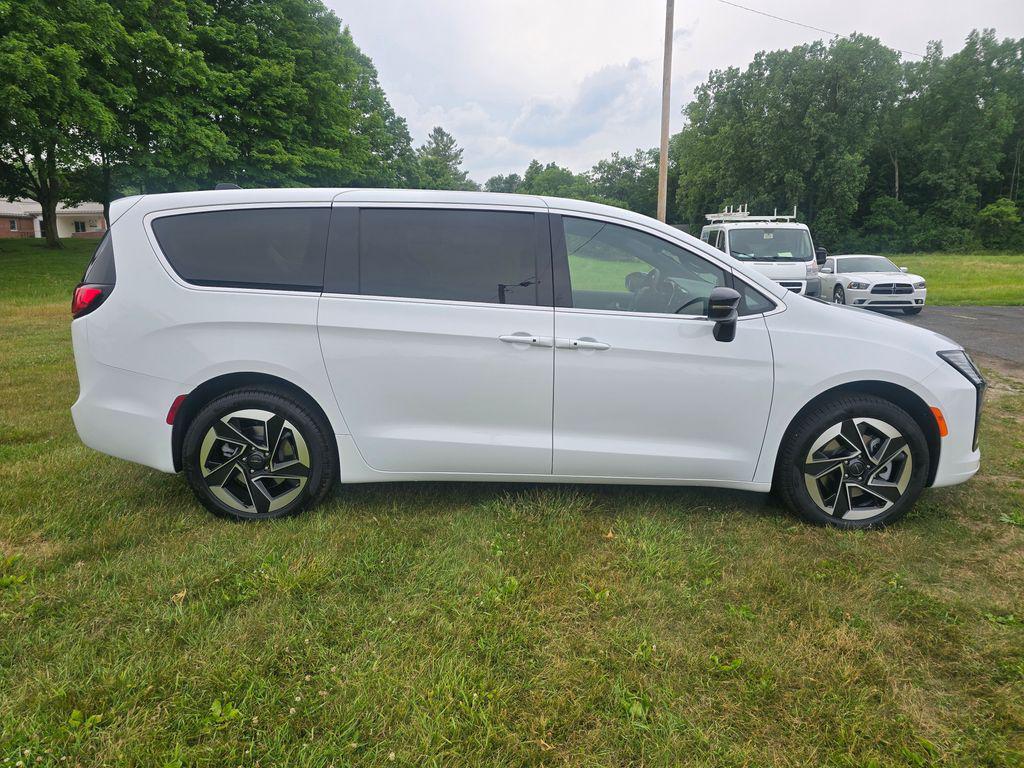 new 2027 Chrysler Pacifica car, priced at $52,770