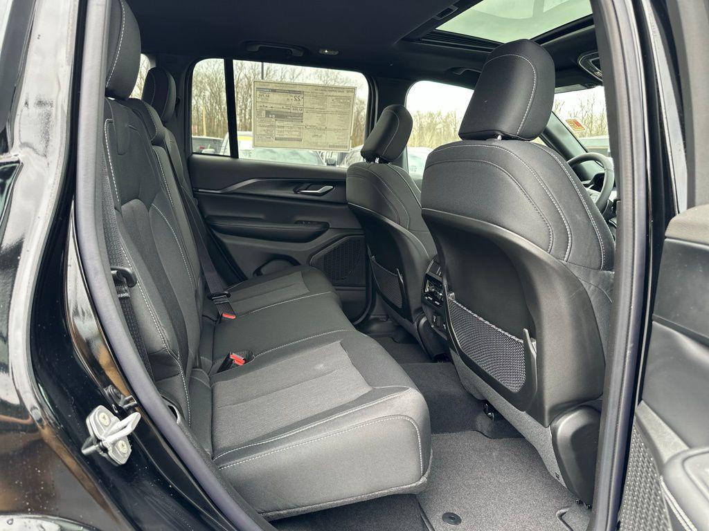 new 2026 Jeep Grand Cherokee car, priced at $39,282