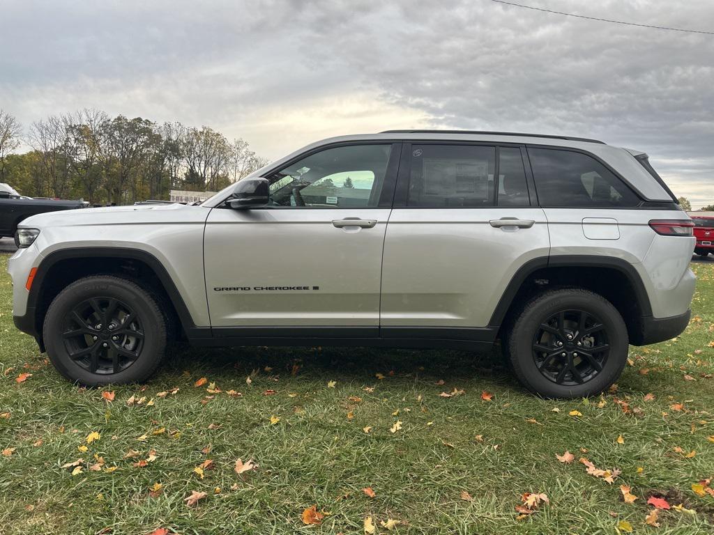 new 2025 Jeep Grand Cherokee car, priced at $46,730
