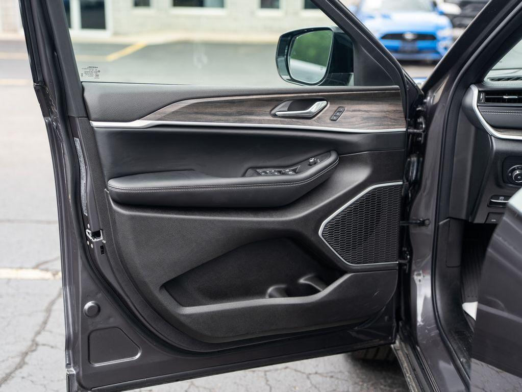 new 2026 Jeep Grand Cherokee car, priced at $45,043