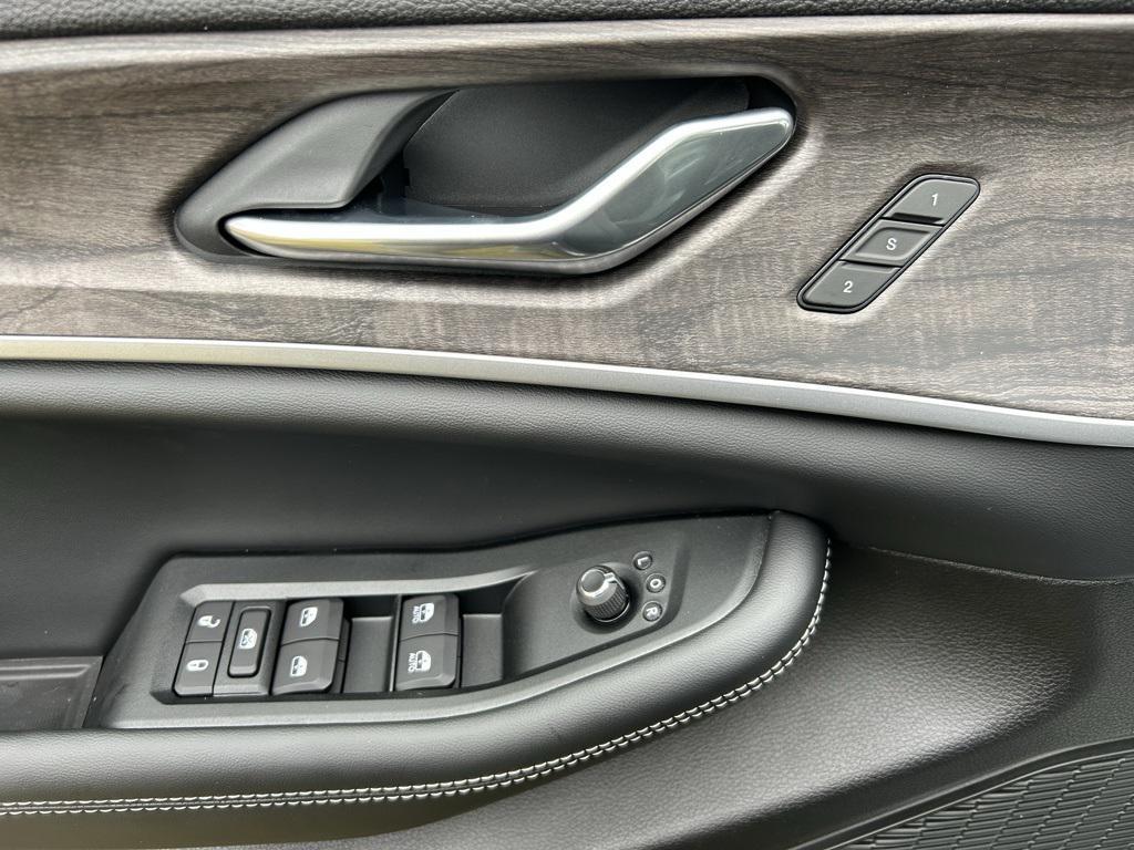 new 2025 Jeep Grand Cherokee car, priced at $54,235