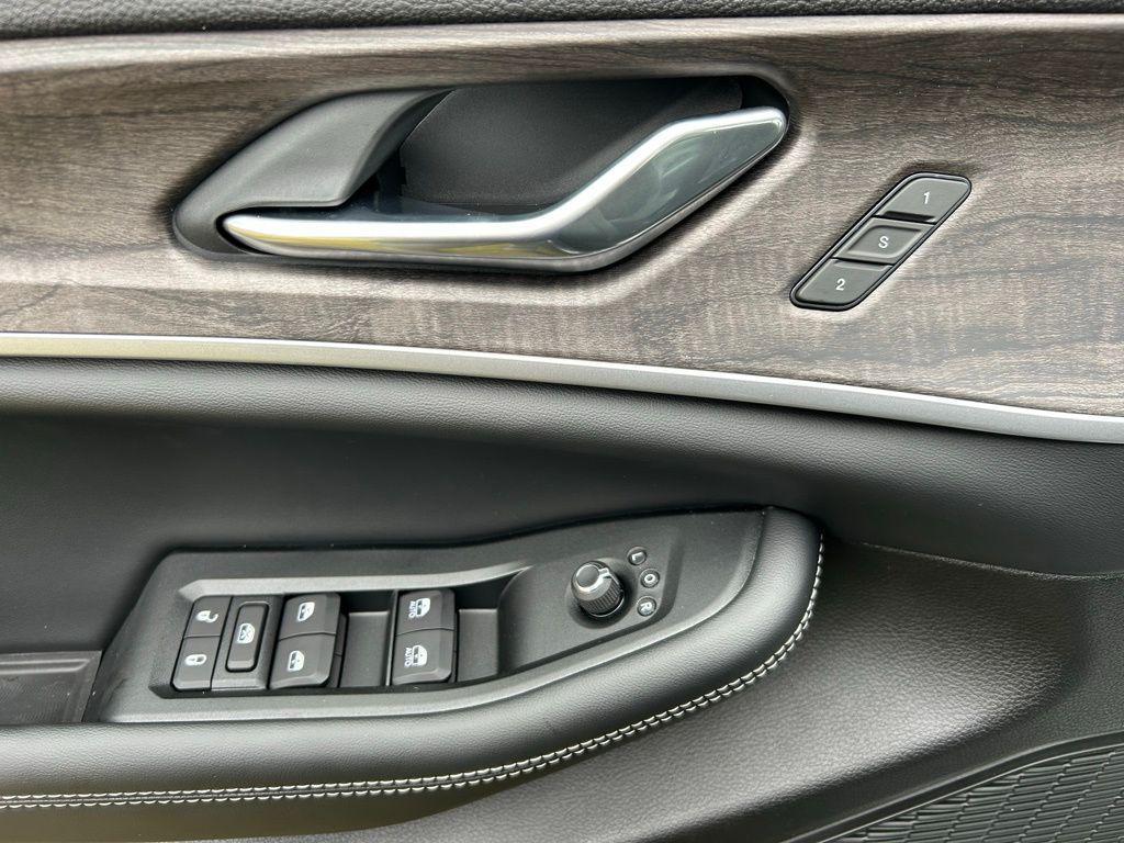 new 2025 Jeep Grand Cherokee car, priced at $48,731