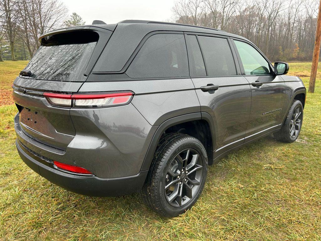 new 2025 Jeep Grand Cherokee car, priced at $48,731