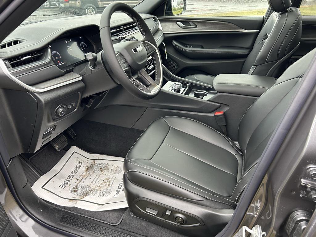 new 2025 Jeep Grand Cherokee car, priced at $54,235