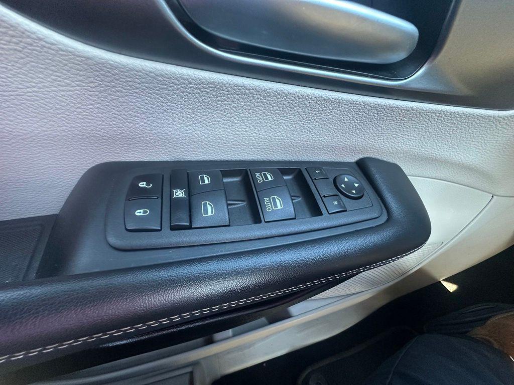used 2023 Chrysler Pacifica car, priced at $23,222