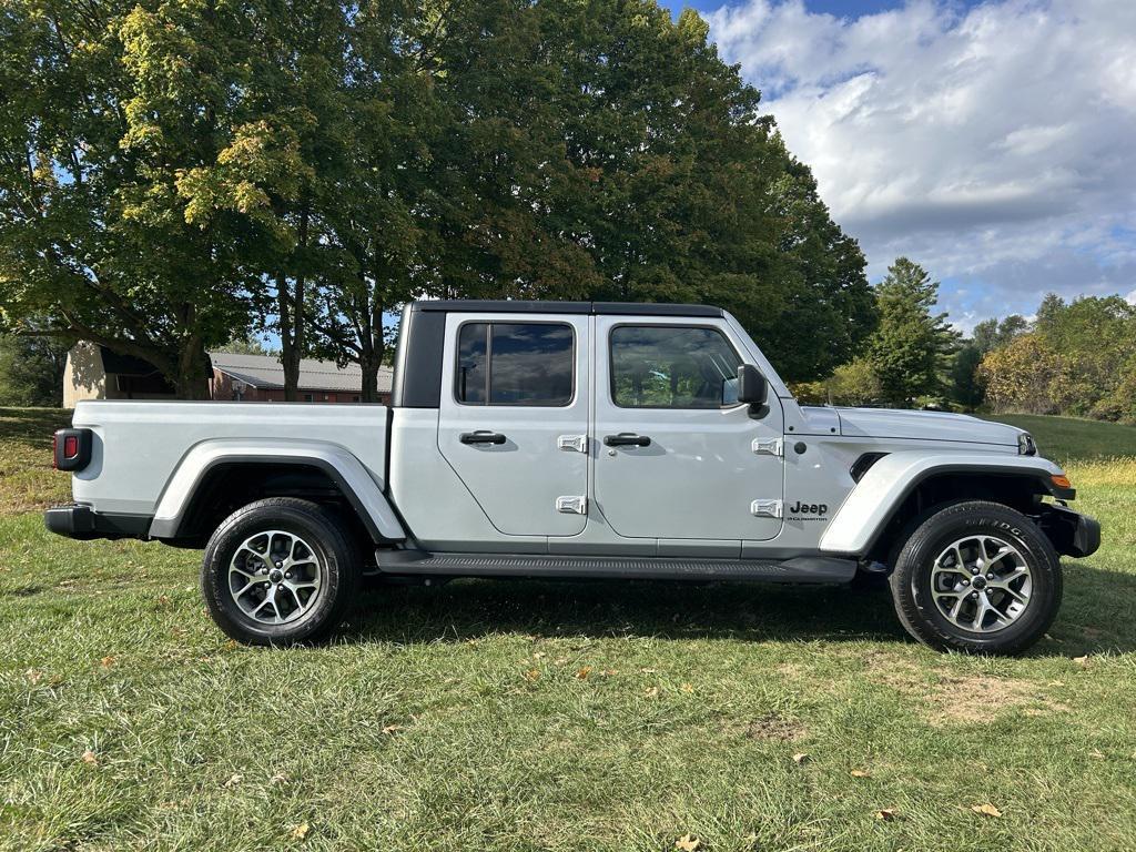 used 2024 Jeep Gladiator car, priced at $33,561
