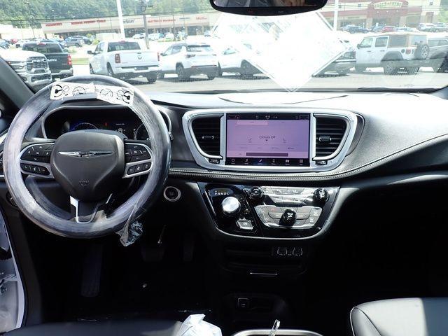 new 2025 Chrysler Pacifica car, priced at $42,144