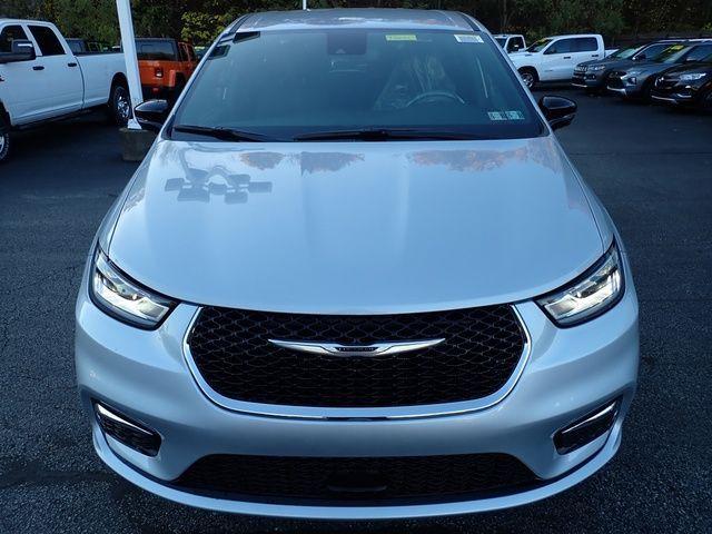 new 2026 Chrysler Pacifica car, priced at $45,785