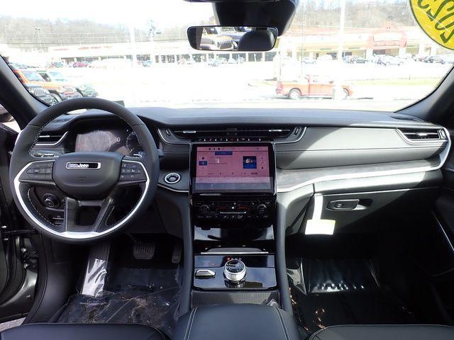 used 2025 Jeep Grand Cherokee car, priced at $39,995
