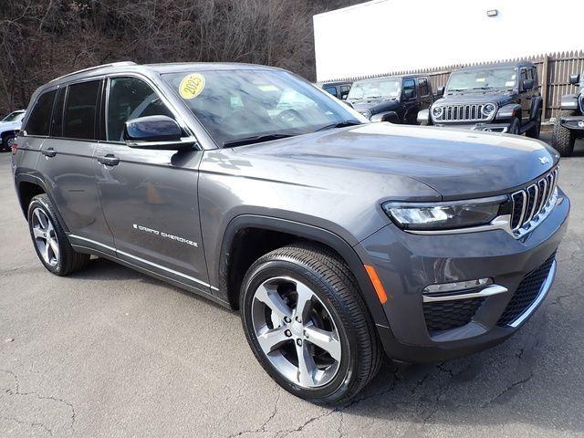 used 2025 Jeep Grand Cherokee car, priced at $39,995
