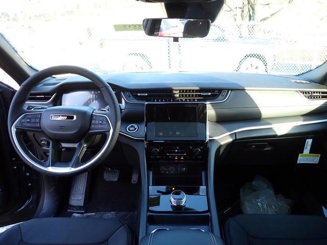 new 2025 Jeep Grand Cherokee car, priced at $41,047