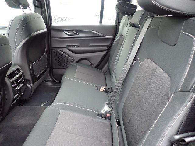 new 2025 Jeep Grand Cherokee car, priced at $39,176