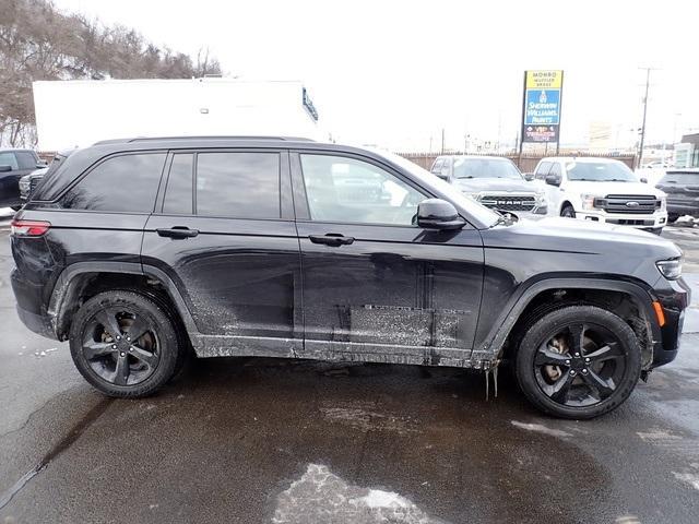used 2023 Jeep Grand Cherokee car, priced at $29,395