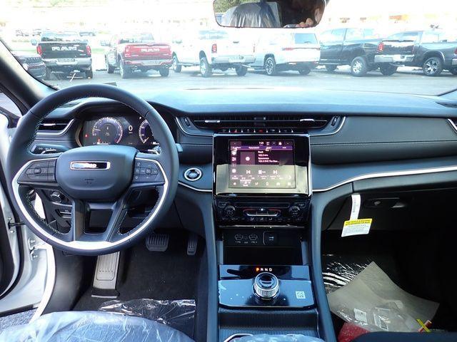 new 2025 Jeep Grand Cherokee car, priced at $38,640
