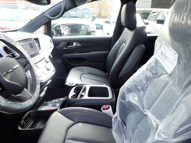 new 2026 Chrysler Pacifica car, priced at $47,643
