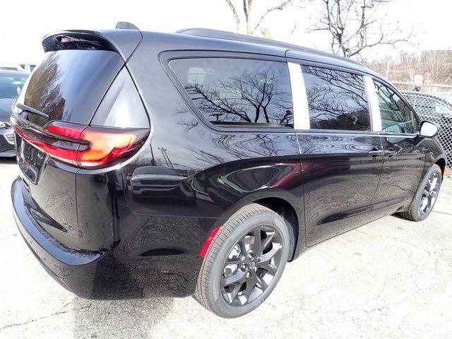 new 2026 Chrysler Pacifica car, priced at $47,643