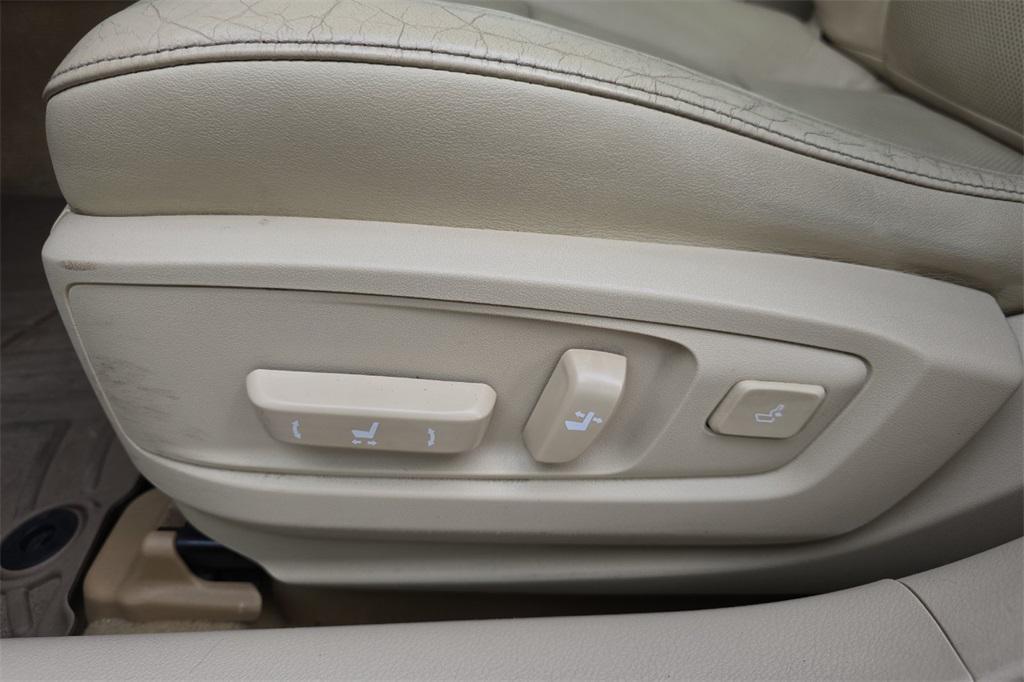 used 2013 Lexus ES 300h car, priced at $16,900