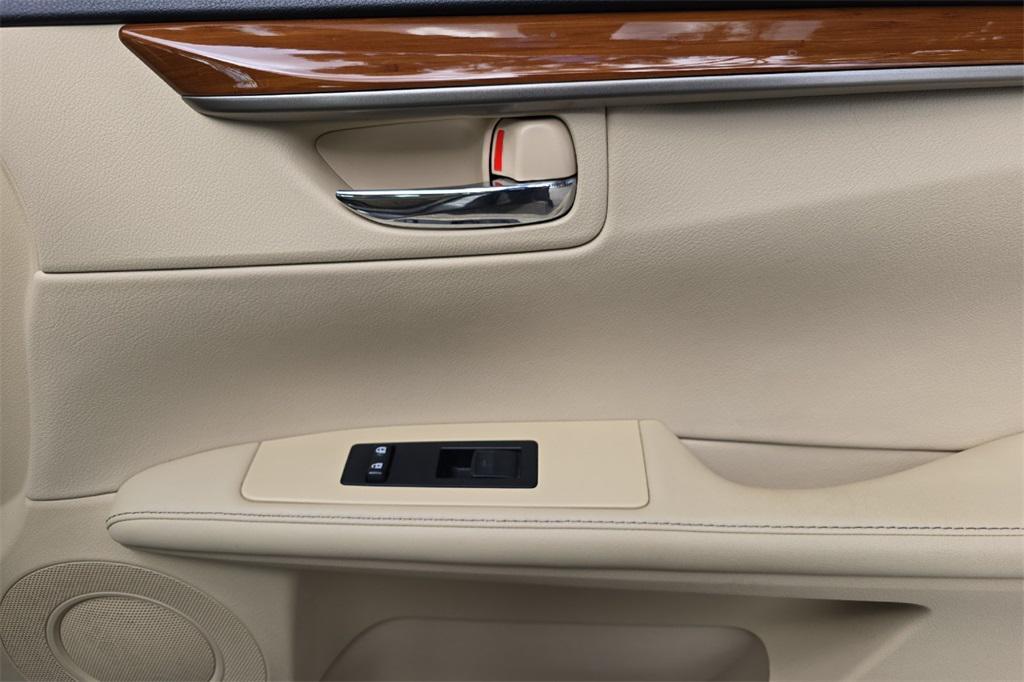 used 2013 Lexus ES 300h car, priced at $16,900